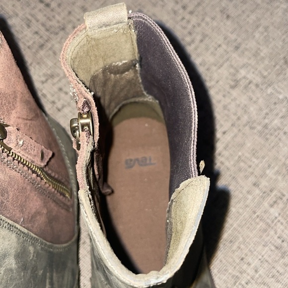 Teva Ellery Green and Brown Two-Tone Bootie Size 7.5 - Picture 7 of 10